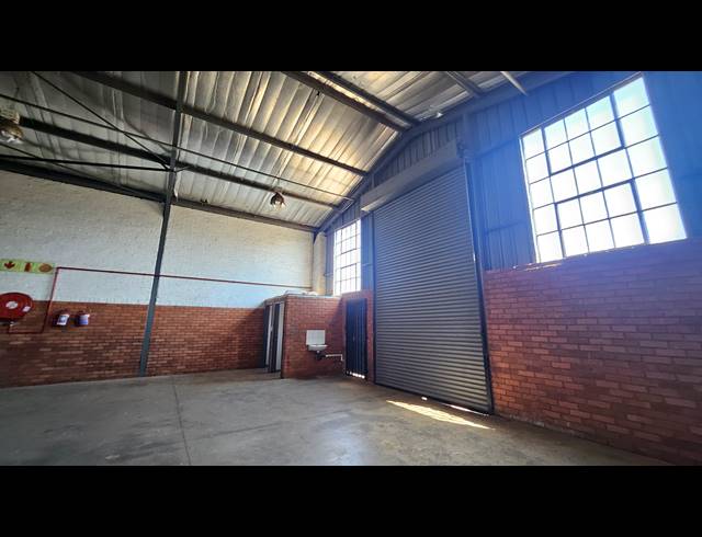330M² WAREHOUSE TO LET IN ROSSLYN